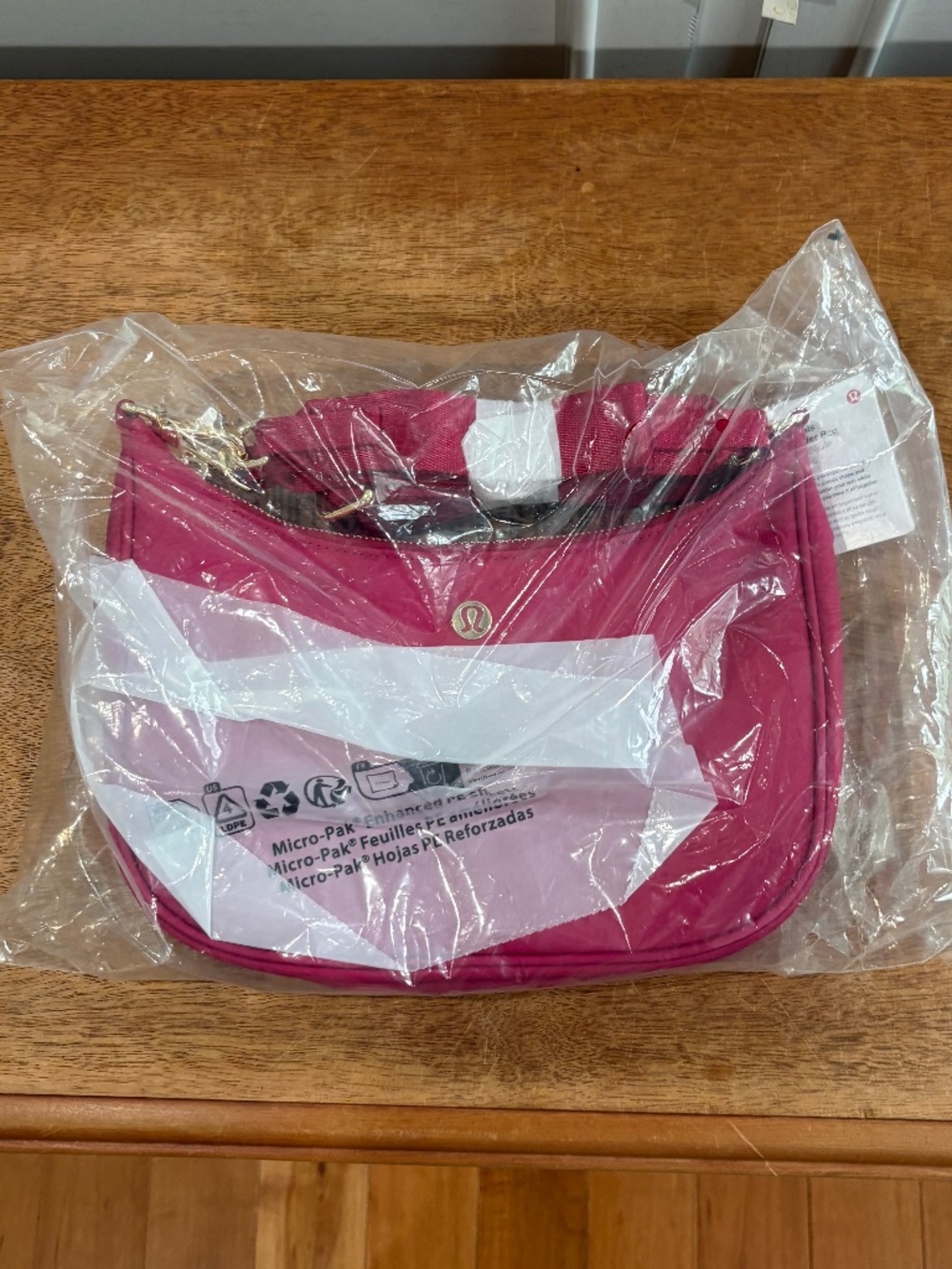 Lululemon City Essentials Shoulder/Crossbody bag Berry rumble